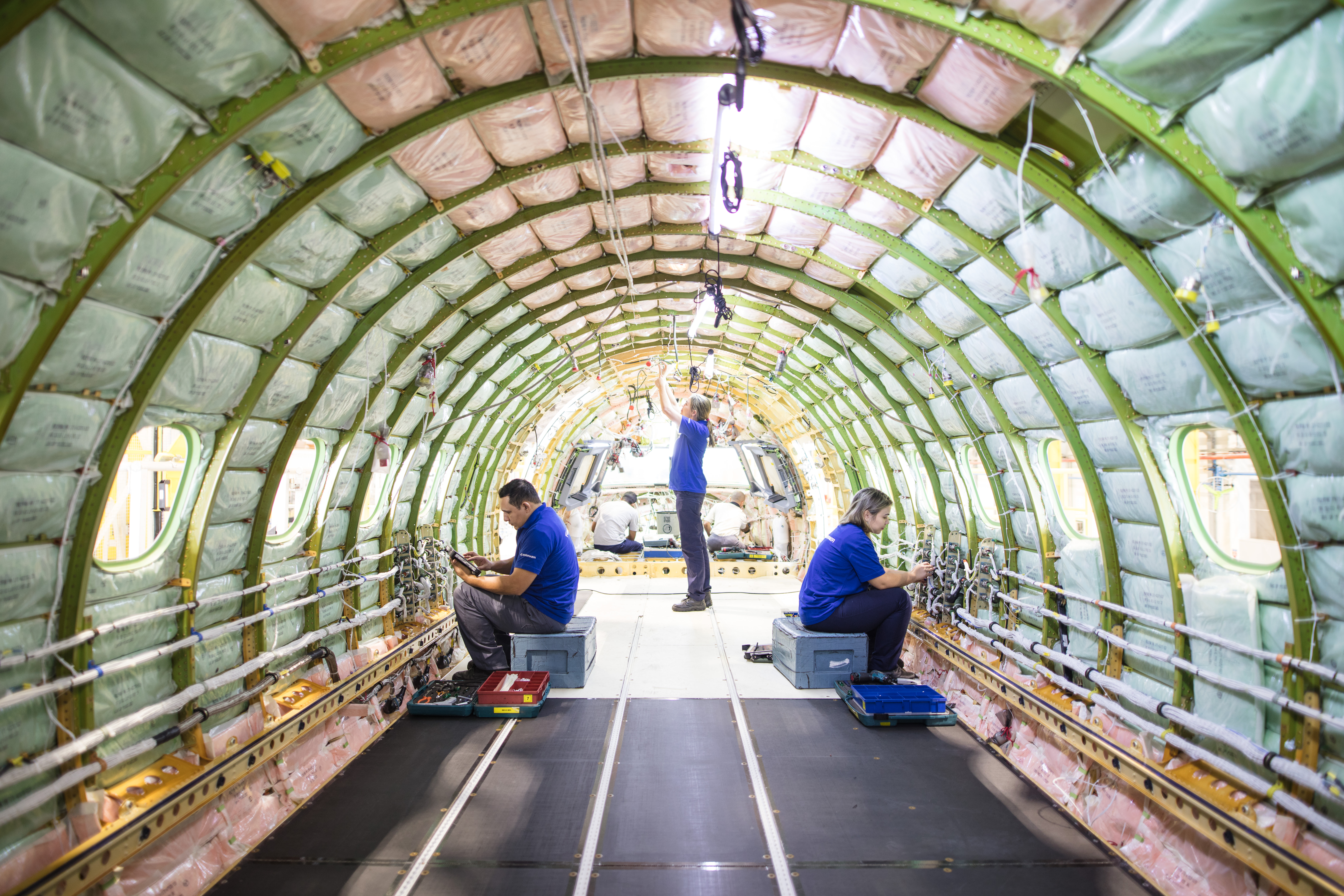 Embraer oferece capacitação gratuita em produção aeronáutica